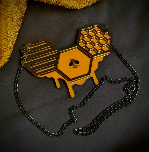 Statement elegant honeybee necklace dripping gold